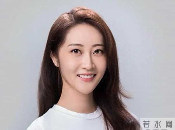 TVB外景主持莫名停工,前任揭丑闻,两人彻底撕破脸面。