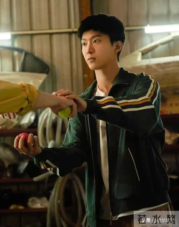 资源咖、演技差,范丞丞入围金莲花奖惹众怒,口碑大翻车骂声一片