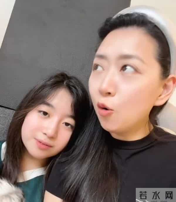 上海知名女主持杨永清近况！41岁白发丛生，女儿和她共用一张脸