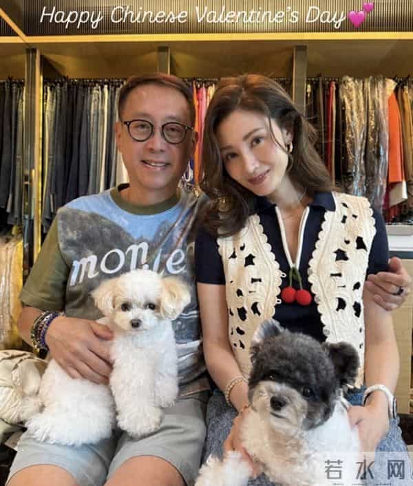 李嘉欣晒照引发热议,左手46万手表,右手10万黄金手镯,太壕气!