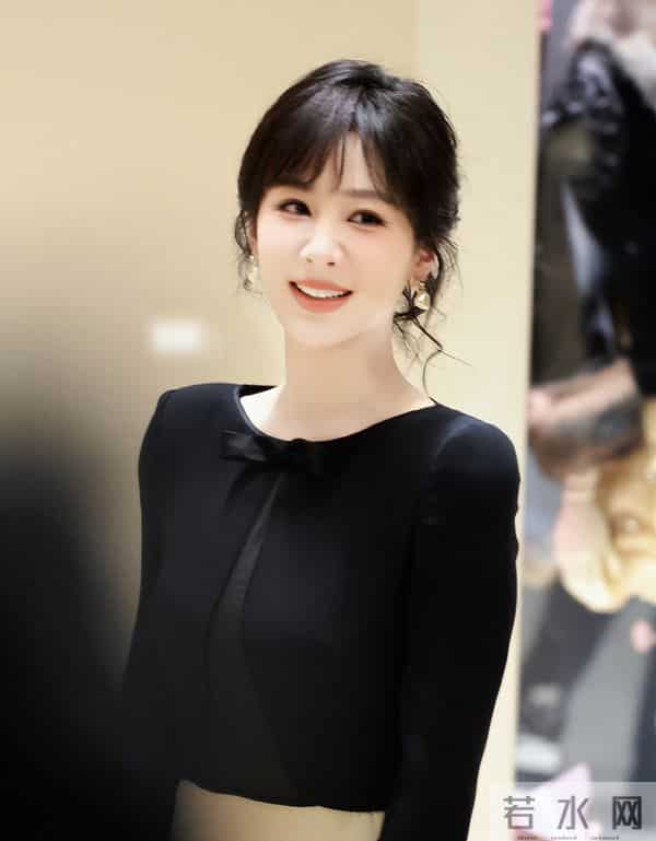 《家业》主演同框：杨紫天鹅颈，韩东君脖短脸圆，卷毛被嘲像大妈