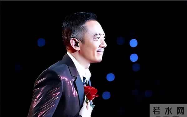 晚会前夕父母惨遭杀害，他含泪唱完退圈，18年后因毛宁重返舞台