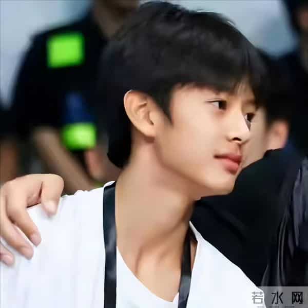 孙俪也没想到，自己和邓超才14岁的儿子，就已经开始为她争光了