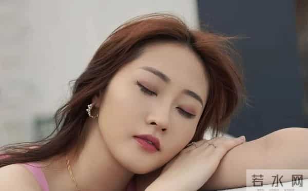 TVB外景主持莫名停工,前任揭丑闻,两人彻底撕破脸面。