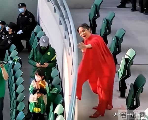 62岁韦唯近况曝光,脊柱断裂已恢复,前夫已死,过上另一种生活