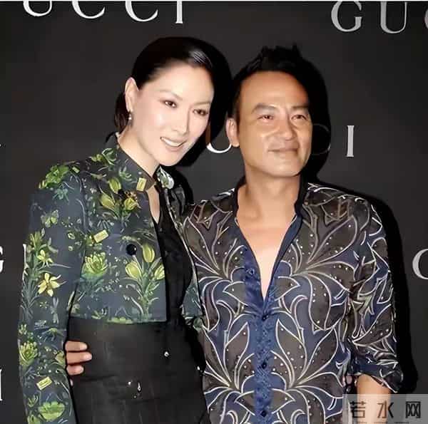 70岁任达华摔倒现场曝光！妻子冷眼旁现，28年恩爱夫妻人设崩塌？