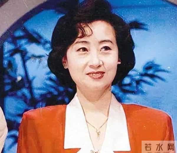 她是央视著名主持人,退休8年被央视返聘,今74岁被誉为最美姥姥