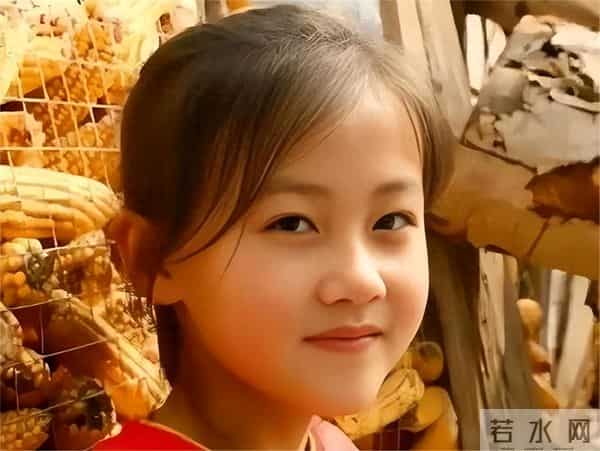 事实证明,拒绝百万签约“微笑女孩”,如今过得比明星还安稳