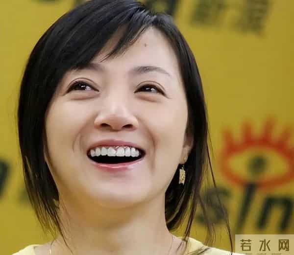 她是冯巩御用老婆，五登春晚后“精神失常”，如今50岁的她怎样了