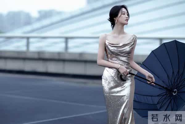 蓝盈莹这腰臀比绝了,气质是真的好!