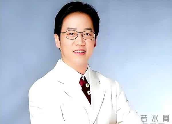 前广东台主持陈维聪:家人等他 10 年,如今成网红,老婆仍风韵