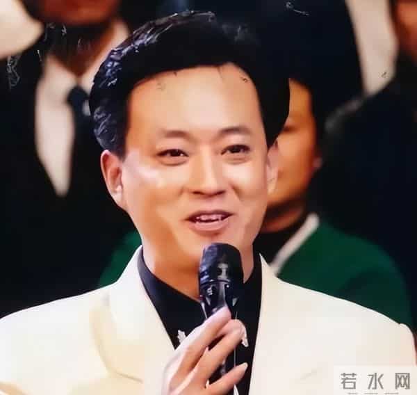 朱军带着很漂亮的老婆现身北大,四年冤屈过去,早已不再年轻