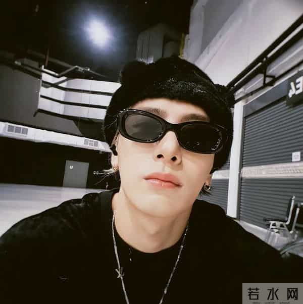 再多钱有什么用?31岁王嘉尔的现状,给所有年轻人提了个醒