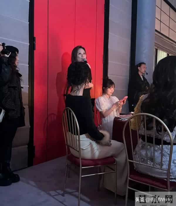 杨紫，华伦嫡公主上线！采访谈及家业生命树，晚宴跟唱特别捧场！