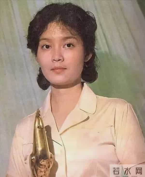 13次夺影后，一生无儿无女，68岁却公开“表白”前夫：她太敢了