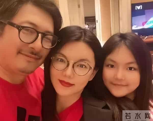 李湘坦言:你与女友约会我管不着,但我女儿的高贵场合你必须在