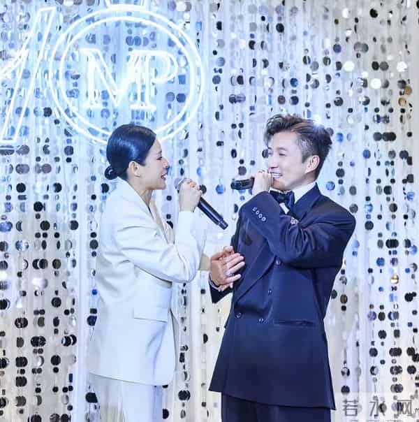 胡杏儿庆祝结婚十周年,一家五口幸福同框,众星道贺排面拉满