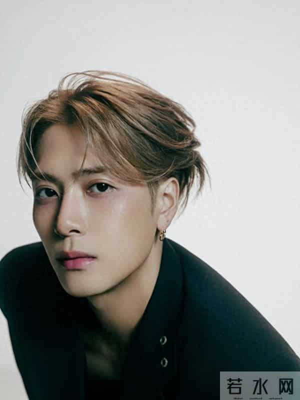 钱再多有什么用?31岁王嘉尔的现状,给所有男明星提了个醒