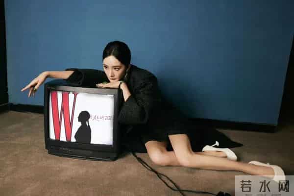 杨幂杀人不用刀，高跟配美腿即可！