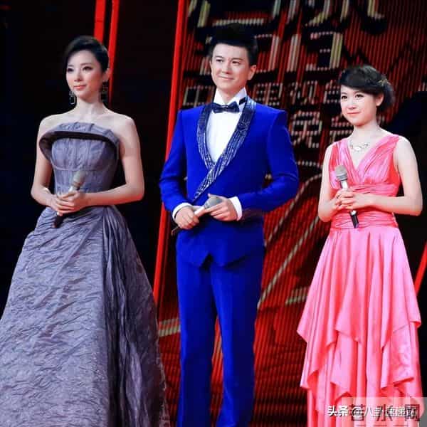 落地凤凰不如鸡!看到离开央视为钱奔波的李思思,尼格买提说对了