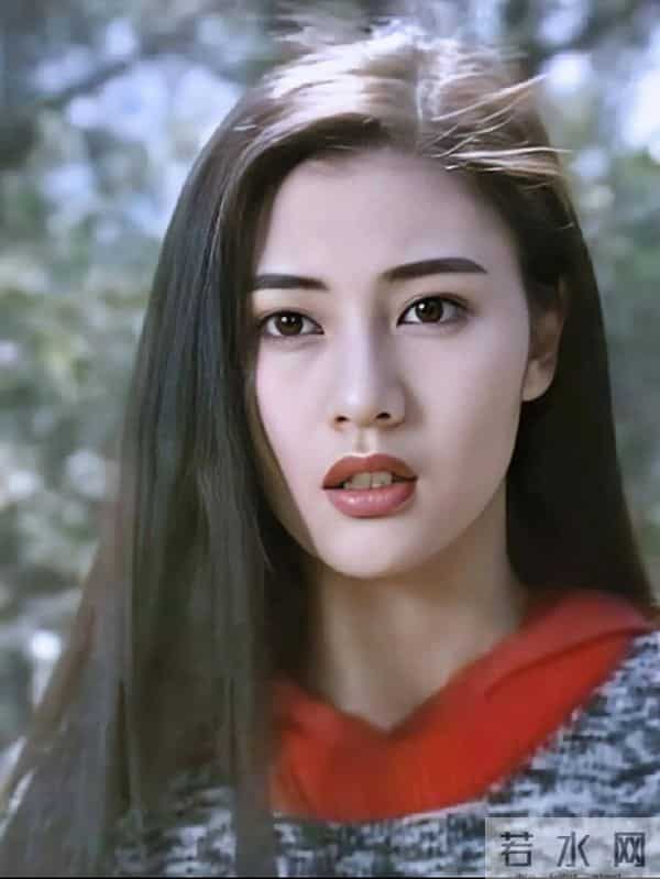 李嘉欣晒照引发热议,左手46万手表,右手10万黄金手镯,太壕气!