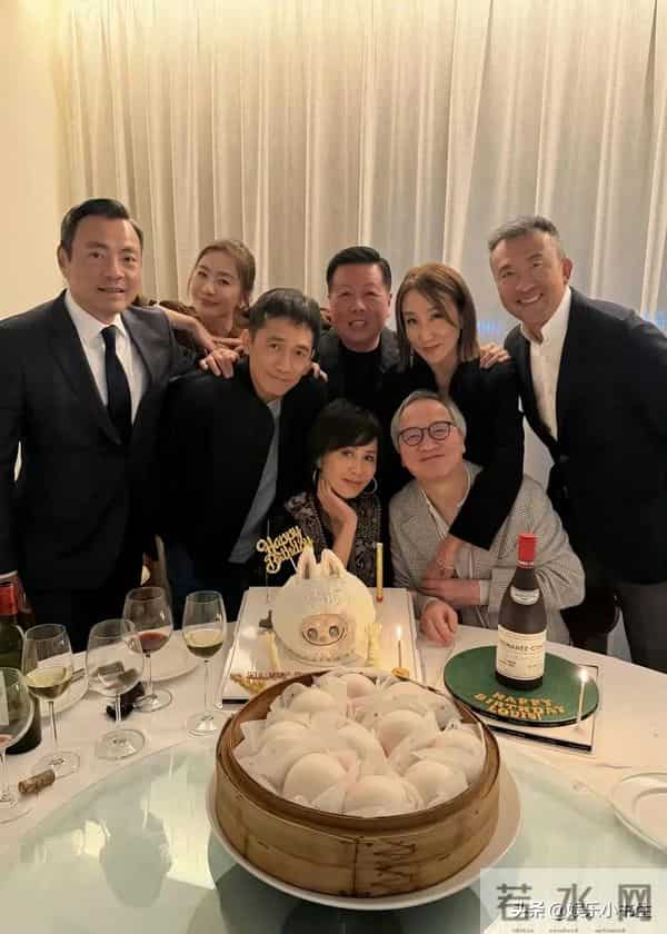 梁朝伟提前为刘嘉玲庆祝60岁生日