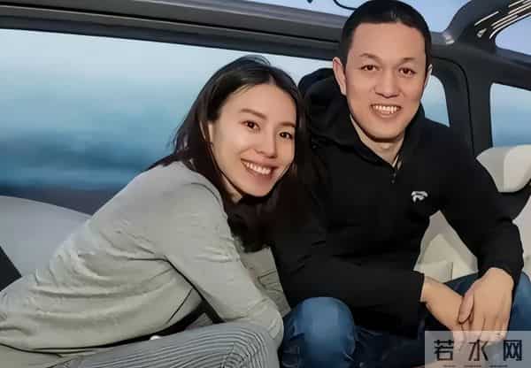 原来她是蔚来老板娘，曾是央视女主播才貌双全，和李斌一见钟情！