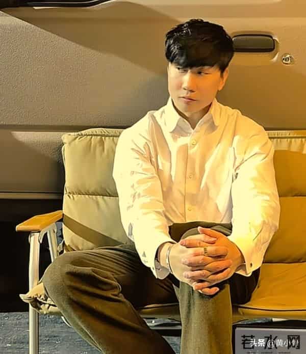 林俊杰被曝恋情，被曝和网红七七在一起，男明星都爱找女网红吗