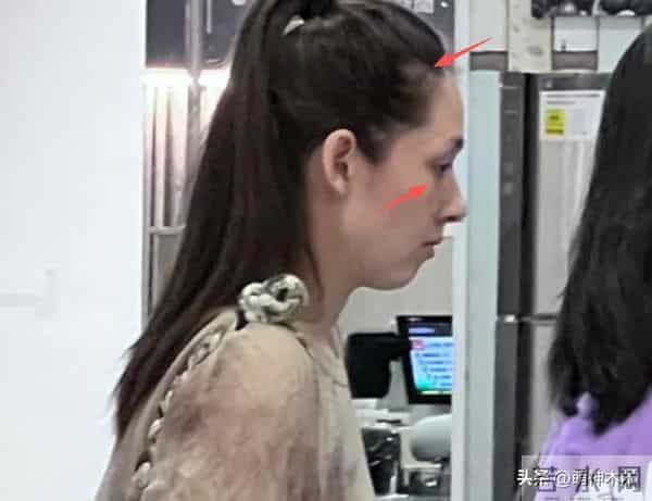 41岁郭碧婷近照曝光!独自带孩子出街面容憔悴,嫁入豪门照样受累