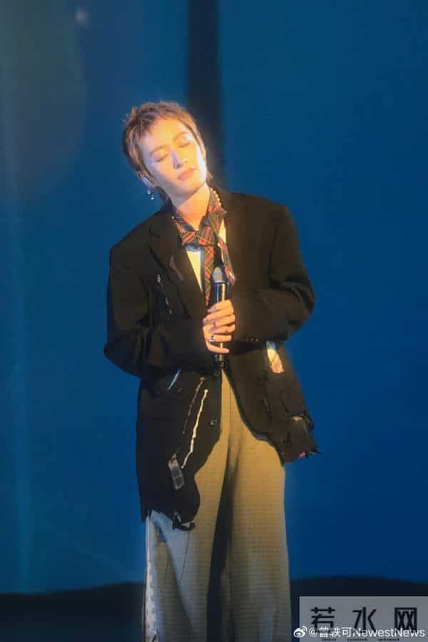 曾轶可两场演出无限期延期,主办方称曾轶可方单方面提出解约、拒绝配合;曾轶可方回应