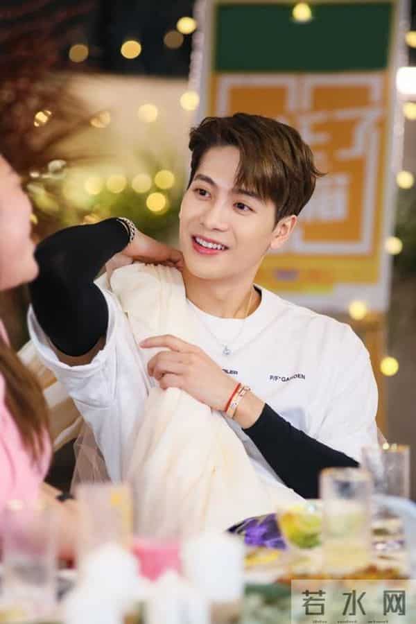 钱再多有什么用?31岁王嘉尔的现状,给所有男明星提了个醒