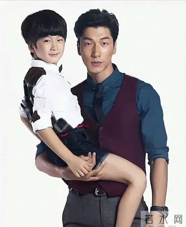 曝张亮儿子天天塌房！刚满18岁，留学早恋致女方怀孕，家长已报警