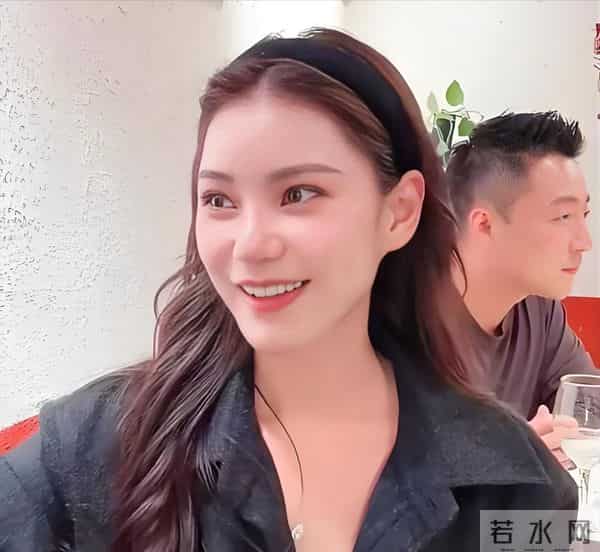 恭喜！汪小菲升级当爸，携妻子现身机场马筱梅肚子藏不住了！