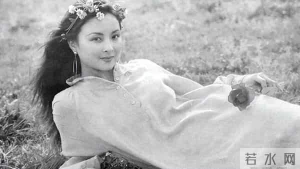 周洁上海墓地现状曝光!鲜花环绕很讲究,三个标志与李媛媛差别大