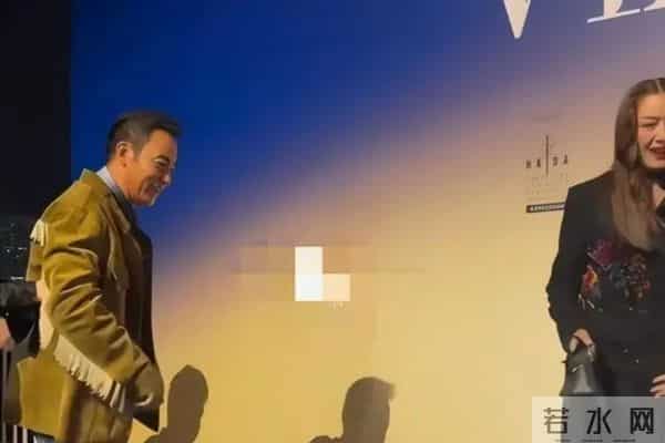 70岁任达华摔倒现场曝光！妻子冷眼旁现，28年恩爱夫妻人设崩塌？