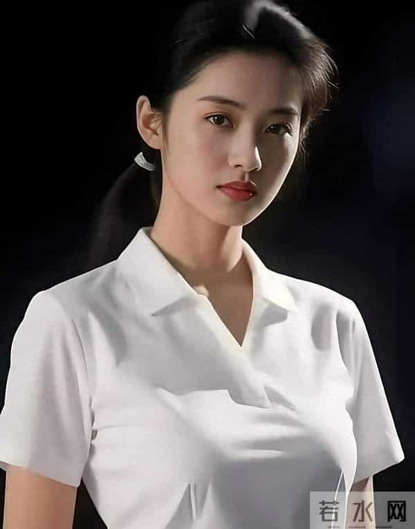 翻出1999年老照片,刘芳菲初入职场眼神坚定 岁月见证媒体黄金时代