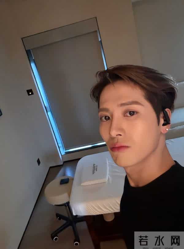 再多钱有什么用?31岁王嘉尔的现状,给所有年轻人提了个醒