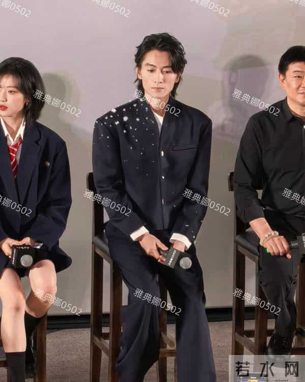 天啊,陈晓怎么瘦脱相了? 猛一看以为是朱一龙或魏晨差点没认出来