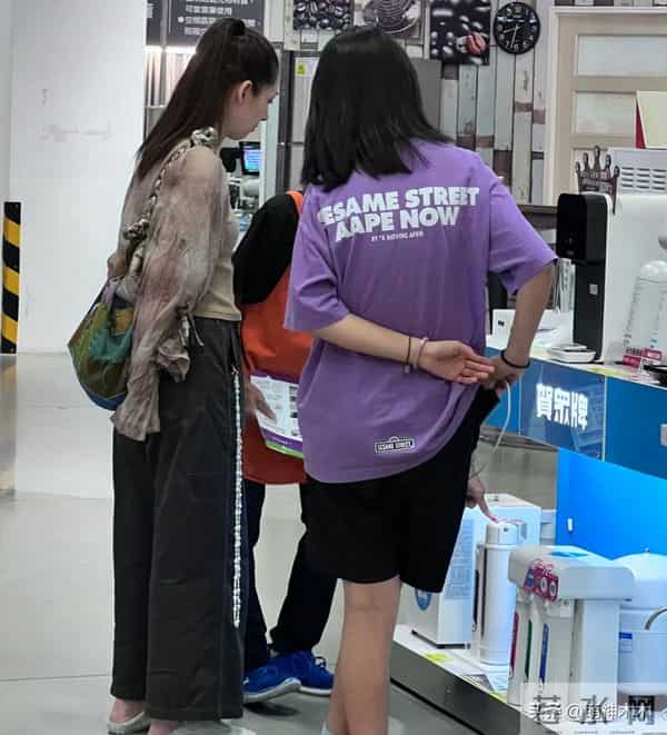 41岁郭碧婷近照曝光!独自带孩子出街面容憔悴,嫁入豪门照样受累