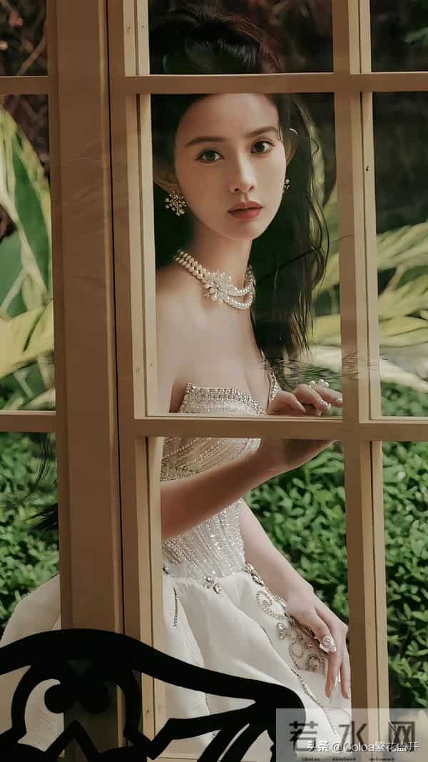 孟子义的抹胸公主裙,优雅又性感,爱了爱了!