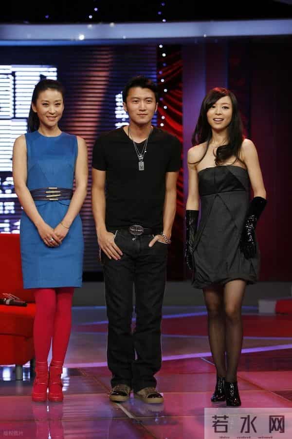 女神张静初黑丝高跟出席活动旧照