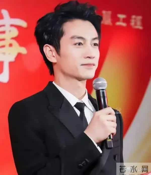 陈晓瘦脱相惊呆网友!离婚后眼里仍无光,状态惨输前妻陈妍希