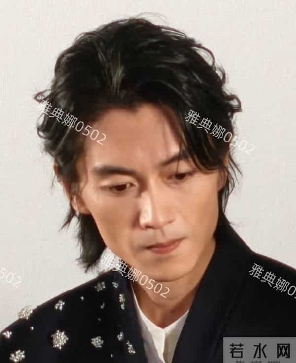 天啊,陈晓怎么瘦脱相了? 猛一看以为是朱一龙或魏晨差点没认出来