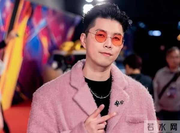 TVB外景主持莫名停工,前任揭丑闻,两人彻底撕破脸面。