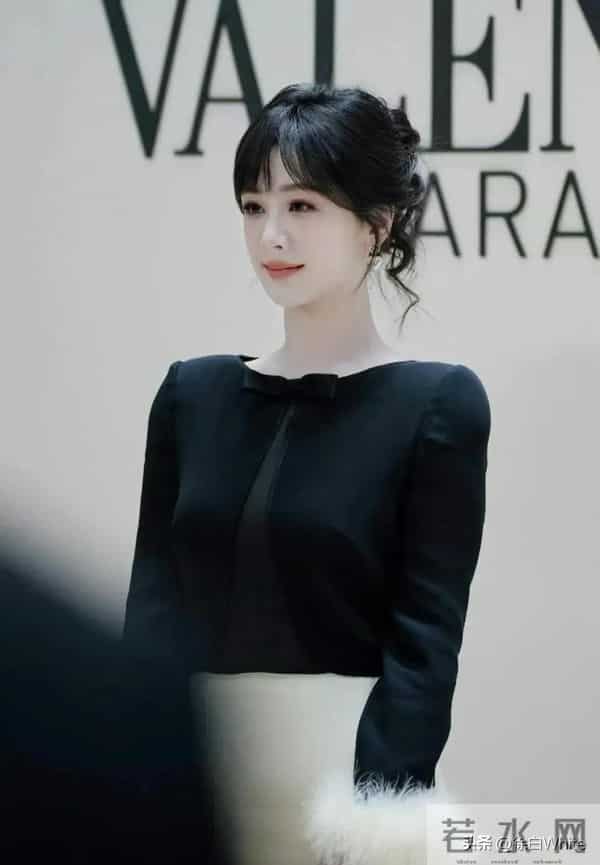 杨紫，华伦嫡公主上线！采访谈及家业生命树，晚宴跟唱特别捧场！