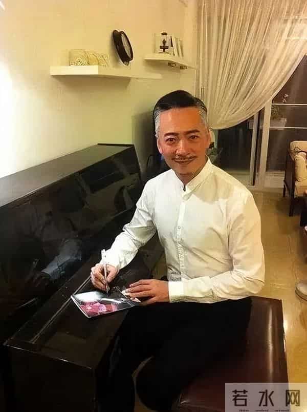 晚会前夕父母惨遭杀害，他含泪唱完退圈，18年后因毛宁重返舞台