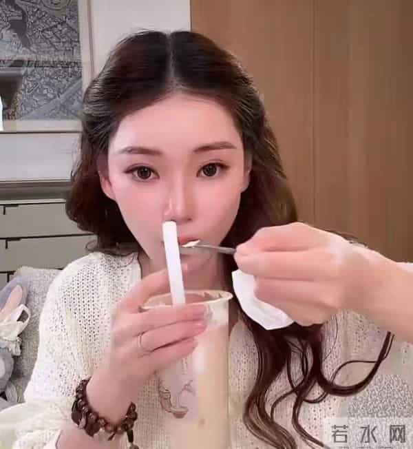 一语成谶!大S生前签名曝出,汪小菲新欢孕肚凸显生活翻篇