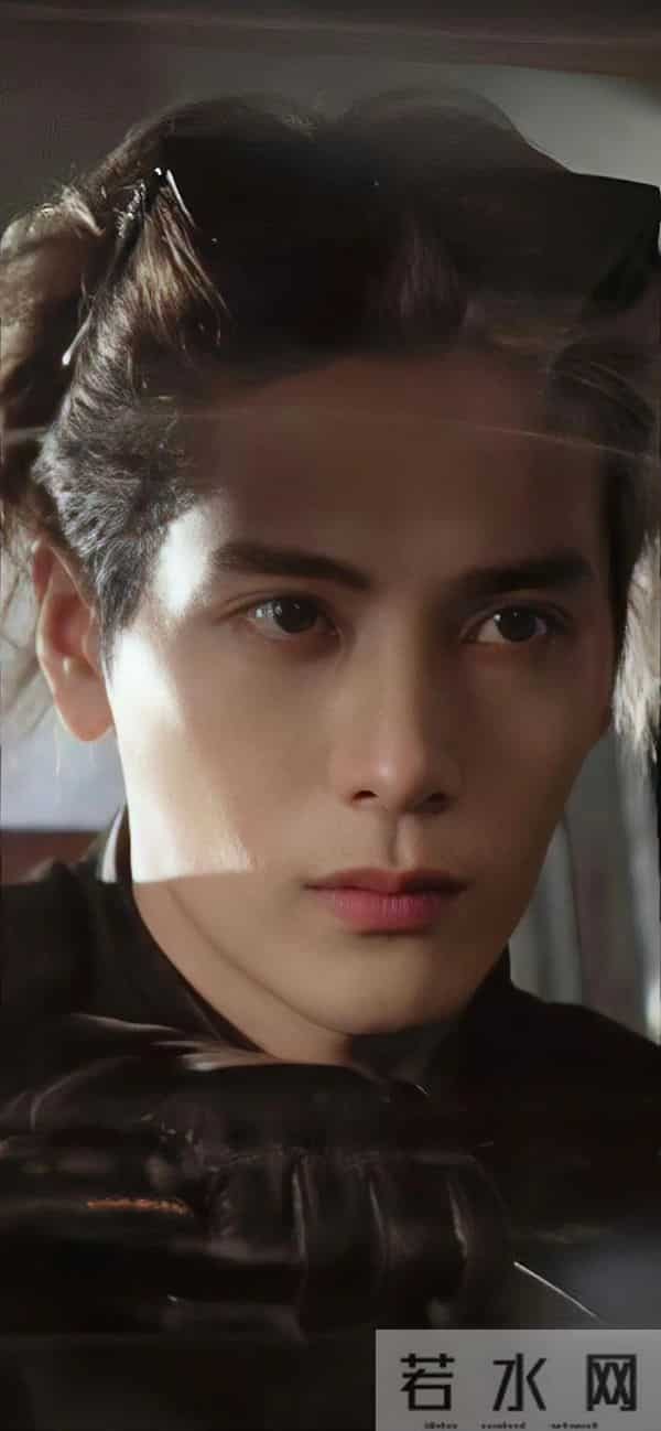 钱再多有什么用?31岁王嘉尔的现状,给所有男明星提了个醒