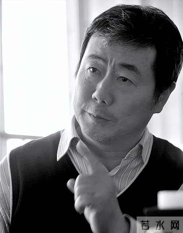 前央视主持方宏进现状：定居香港，63岁满脸沧桑，摇身一变成商人