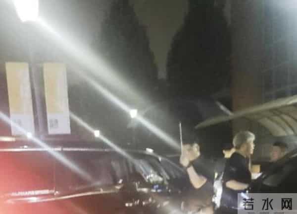 央视专访这次，易烊千玺只字未提赵丽颖，却给赵丽颖提了个醒